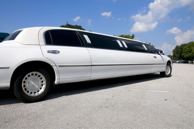 Rent a Professional Limousine Service as Your Upscale Ride