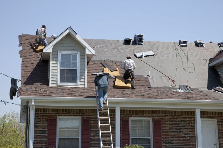 Hire a Roofing Contractor in Jacksonville FL to Install and Maintain a Roof